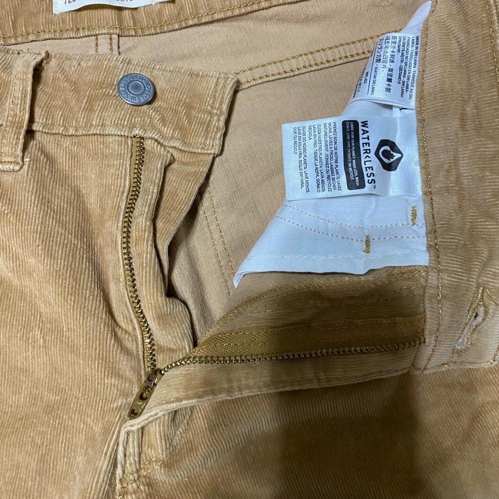 White tag Levi’s 725 boot cut 27x32 Tan Corduroy Pants - Picture 5 of 11